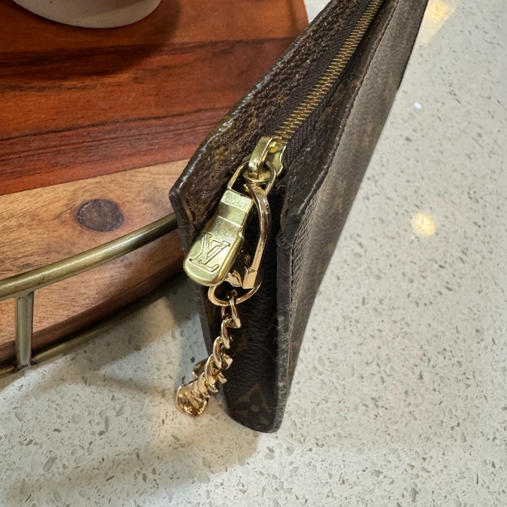 SOLD 🛑 Louis Vuitton LV Authentic Vintage Pouch - Picture 6 of 8